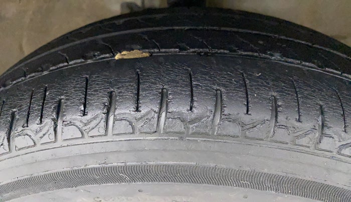 2015 Maruti Wagon R Stingray VXI, Petrol, Manual, 79,240 km, Right Front Tyre Tread