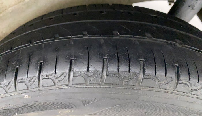 2015 Maruti Wagon R Stingray VXI, Petrol, Manual, 79,240 km, Left Rear Tyre Tread