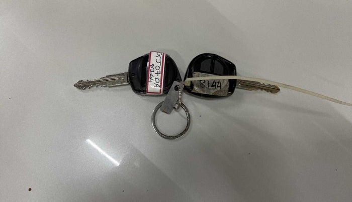 2017 Maruti Swift VXI, CNG, Manual, 85,416 km, Key Close Up