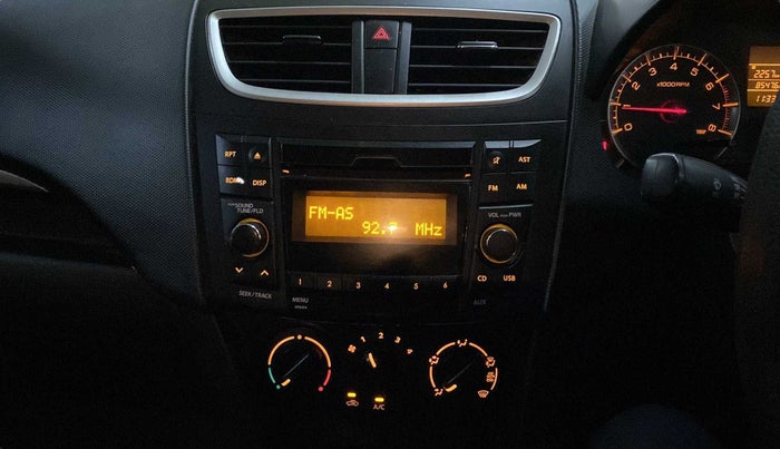 2017 Maruti Swift VXI, CNG, Manual, 85,416 km, Infotainment System