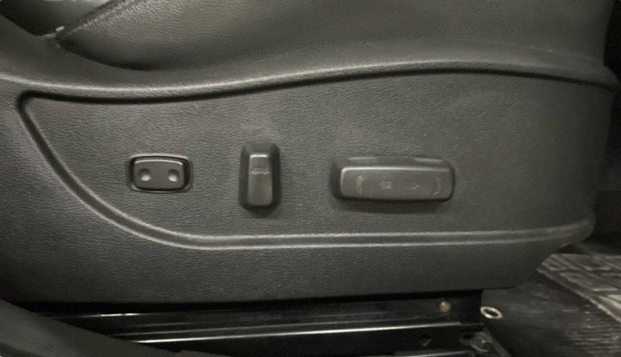 2016 Hyundai New Elantra 1.8 SX AT VTVT, Petrol, Automatic, 94,329 km, Driver Side Adjustment Panel