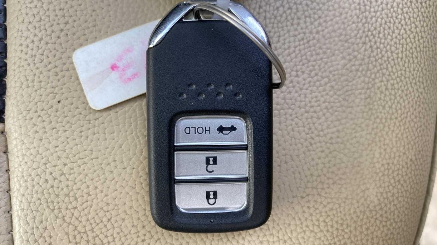 2019 Honda Amaze 1.2L I-VTEC V CVT, Petrol, Automatic, 1,18,439 km, Key Close Up
