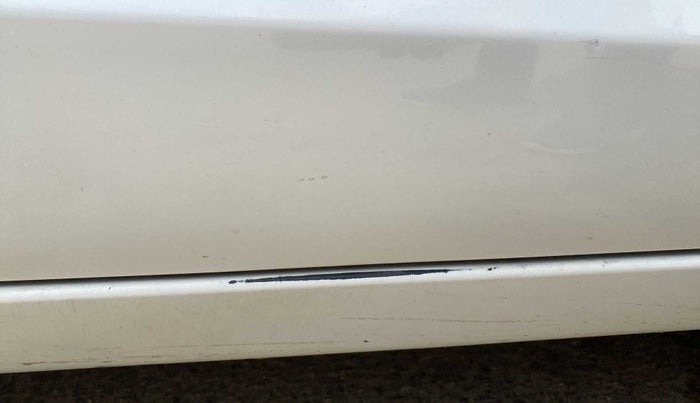 2019 Maruti Baleno ZETA DIESEL 1.3, Diesel, Manual, 49,616 km, Right running board - Minor scratches