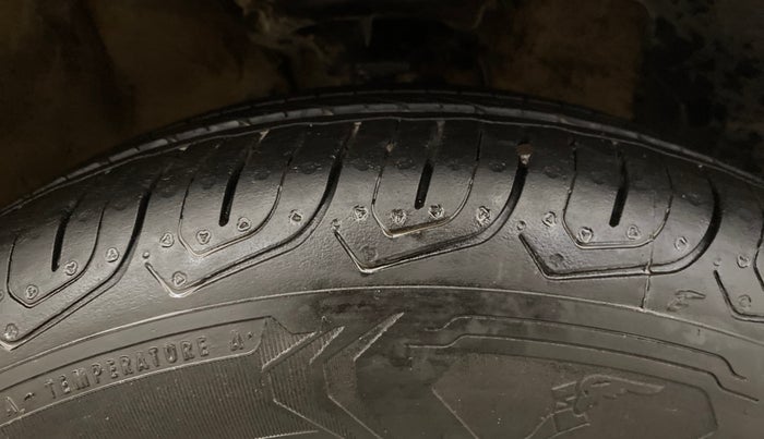 2017 Hyundai Elite i20 MAGNA EXECUTIVE 1.2, Petrol, Manual, 78,662 km, Right Front Tyre Tread