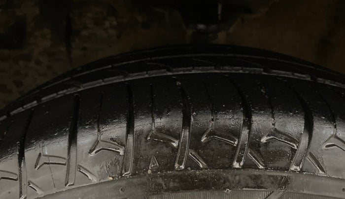 2017 Hyundai Elite i20 MAGNA EXECUTIVE 1.2, Petrol, Manual, 78,662 km, Left Front Tyre Tread