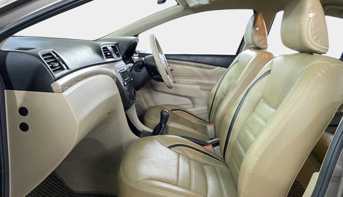 2020 Maruti Ciaz SIGMA 1.5 SHVS MT  PETROL, Petrol, Manual, 36,898 km, Right Side Front Door Cabin