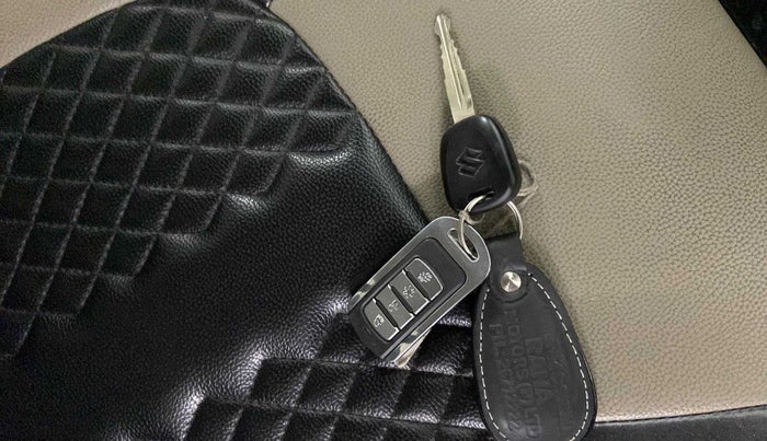 2017 Maruti Celerio VXI CNG, CNG, Manual, 54,712 km, Key Close Up