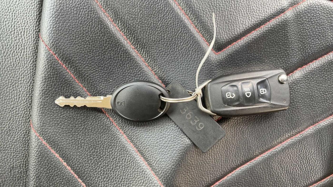 2018 Tata TIAGO NRG DIESEL, Diesel, Manual, 18,308 km, Key Close Up