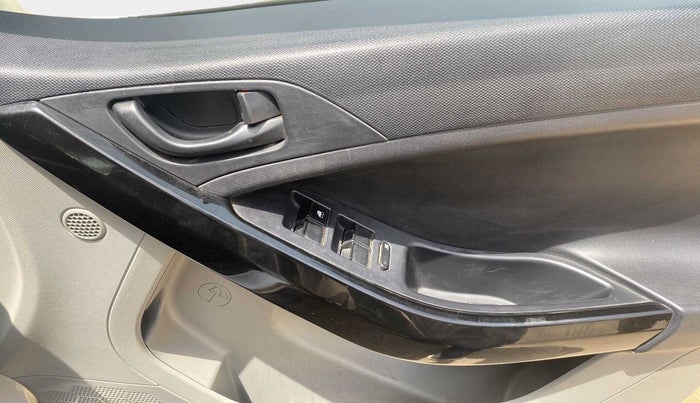 2019 Tata NEXON XMA PETROL, Petrol, Automatic, 32,072 km, Driver Side Door Panels Control