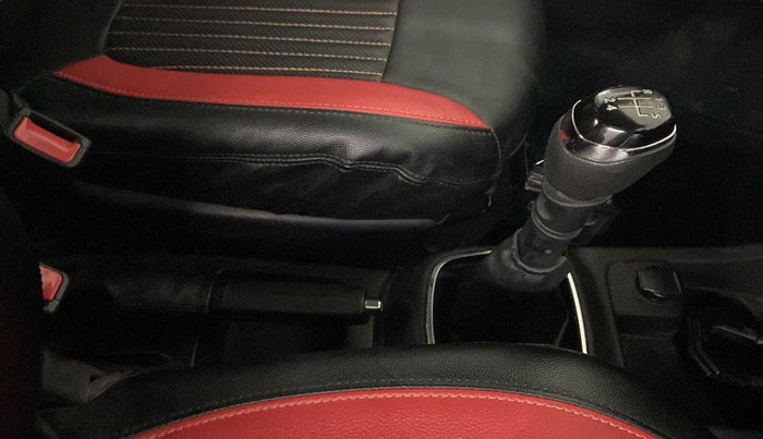 2019 Renault Kwid RXT 1.0 (O), Petrol, Manual, 3,646 km, Gear Lever
