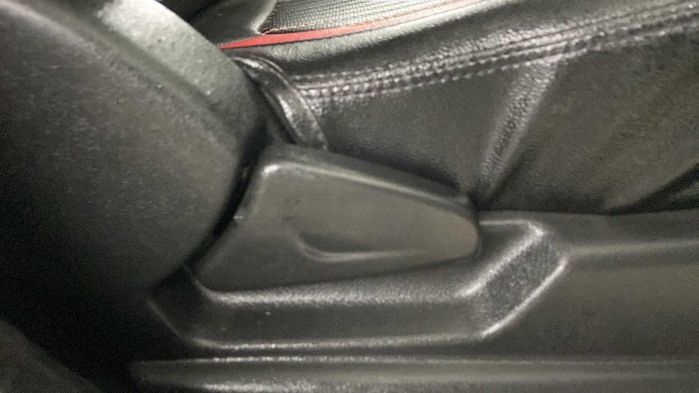 2019 Renault Kwid RXT 1.0 (O), Petrol, Manual, 3,646 km, Driver Side Adjustment Panel