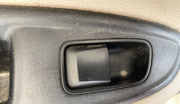 2019 Hyundai NEW SANTRO SPORTZ MT, Petrol, Manual, 33,246 km, Left rear window switch / handle - Switch/handle not functional