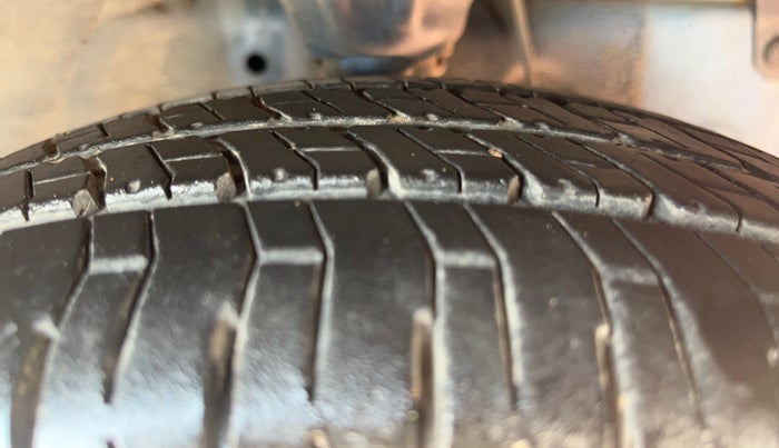 2018 Hyundai Eon ERA +, Petrol, Manual, 59,052 km, Right Front Tyre Tread