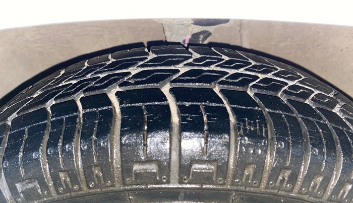 2012 Maruti Alto 800 LXI, Petrol, Manual, 32,314 km, Left Front Tyre Tread