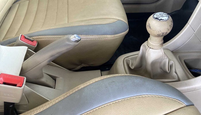 2013 Maruti Swift Dzire VDI, Diesel, Manual, 1,23,033 km, Gear Lever