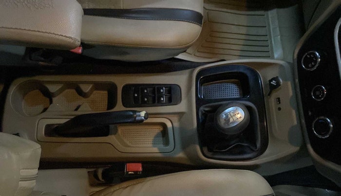 2016 Mahindra TUV300 T8, Diesel, Manual, 54,567 km, Gear Lever