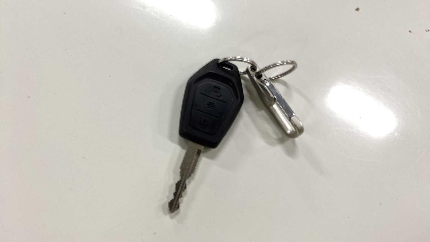 2016 Mahindra TUV300 T8, Diesel, Manual, 54,567 km, Key Close Up