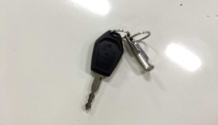 2016 Mahindra TUV300 T8, Diesel, Manual, 54,567 km, Key Close Up