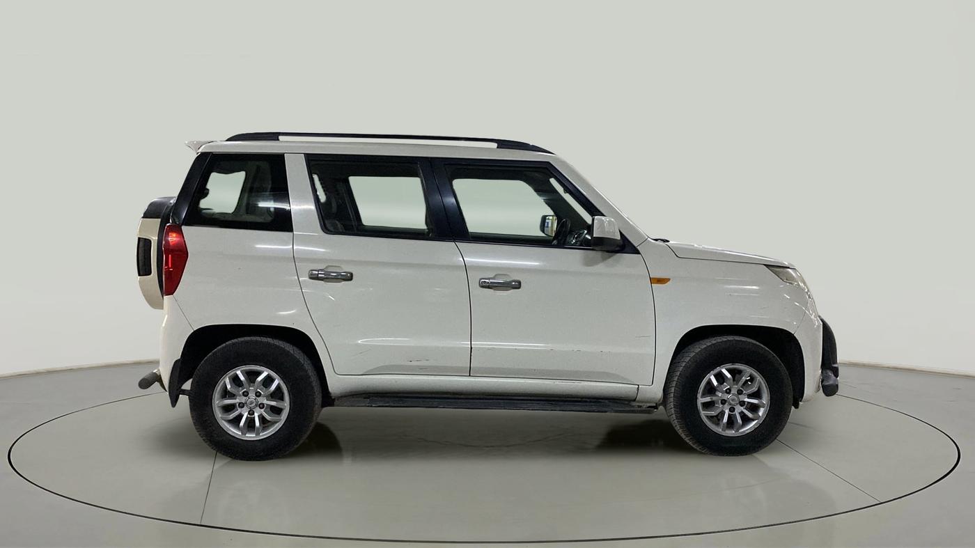 2016 Mahindra TUV300 T8, Diesel, Manual, 54,567 km, Right Side View