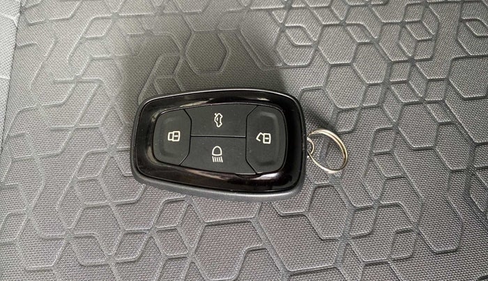 2020 Tata ALTROZ XZ PETROL, Petrol, Manual, 21,057 km, Key Close Up