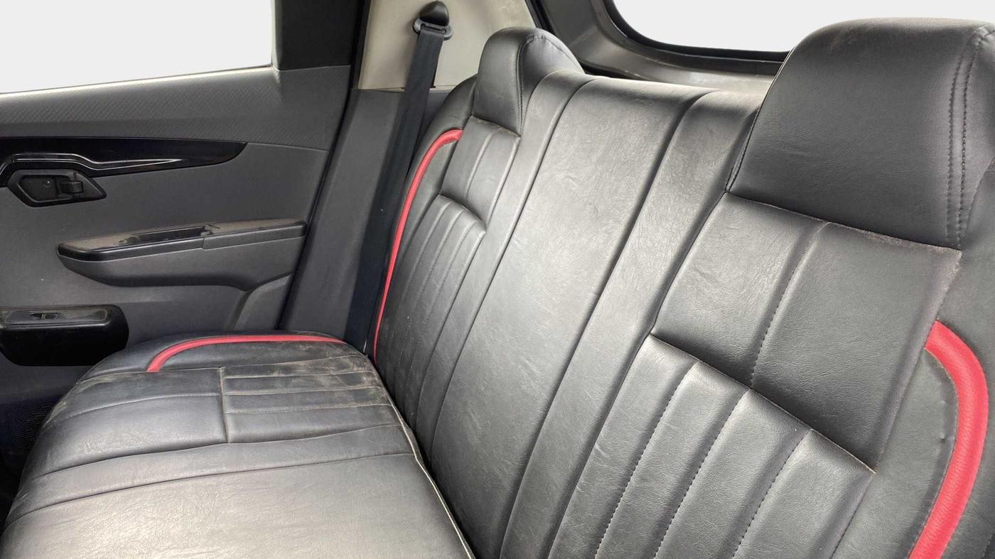 2018 Mahindra KUV 100 NXT K2 D 6S, Diesel, Manual, 84,170 km, Right Side Rear Door Cabin
