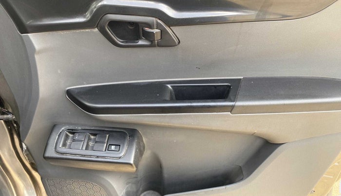 2018 Mahindra KUV 100 NXT K2 D 6S, Diesel, Manual, 84,170 km, Driver Side Door Panels Control