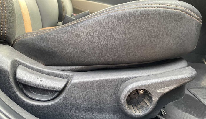 2014 Hyundai Xcent SX 1.2 (O), Petrol, Manual, 37,139 km, Driver Side Adjustment Panel