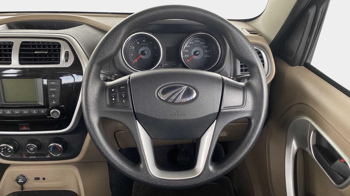 2016 Mahindra TUV300 T8 AMT, Diesel, Automatic, 6,807 km, Steering Wheel Close Up