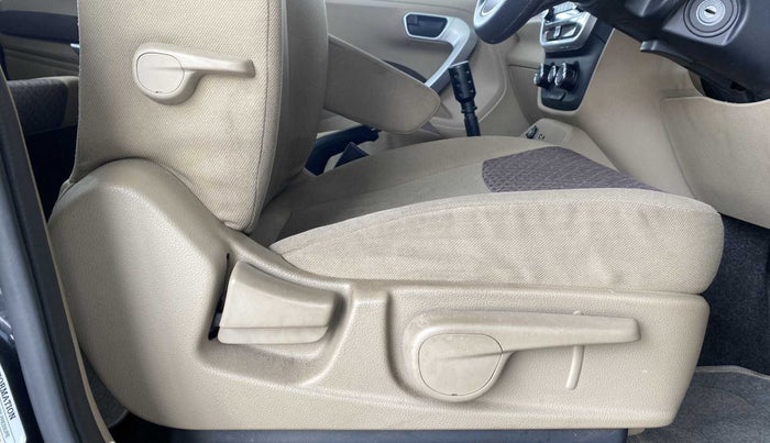2016 Mahindra TUV300 T8 AMT, Diesel, Automatic, 6,807 km, Driver Side Adjustment Panel