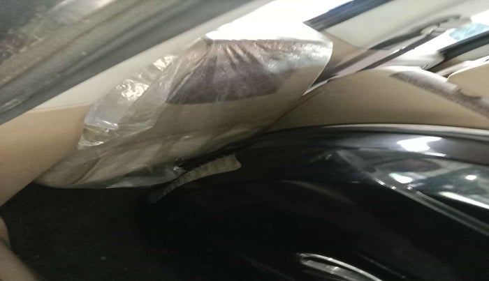 2016 Mahindra TUV300 T8 AMT, Diesel, Automatic, 6,807 km, Third-row left seat - Seat adjuster lever broken but working