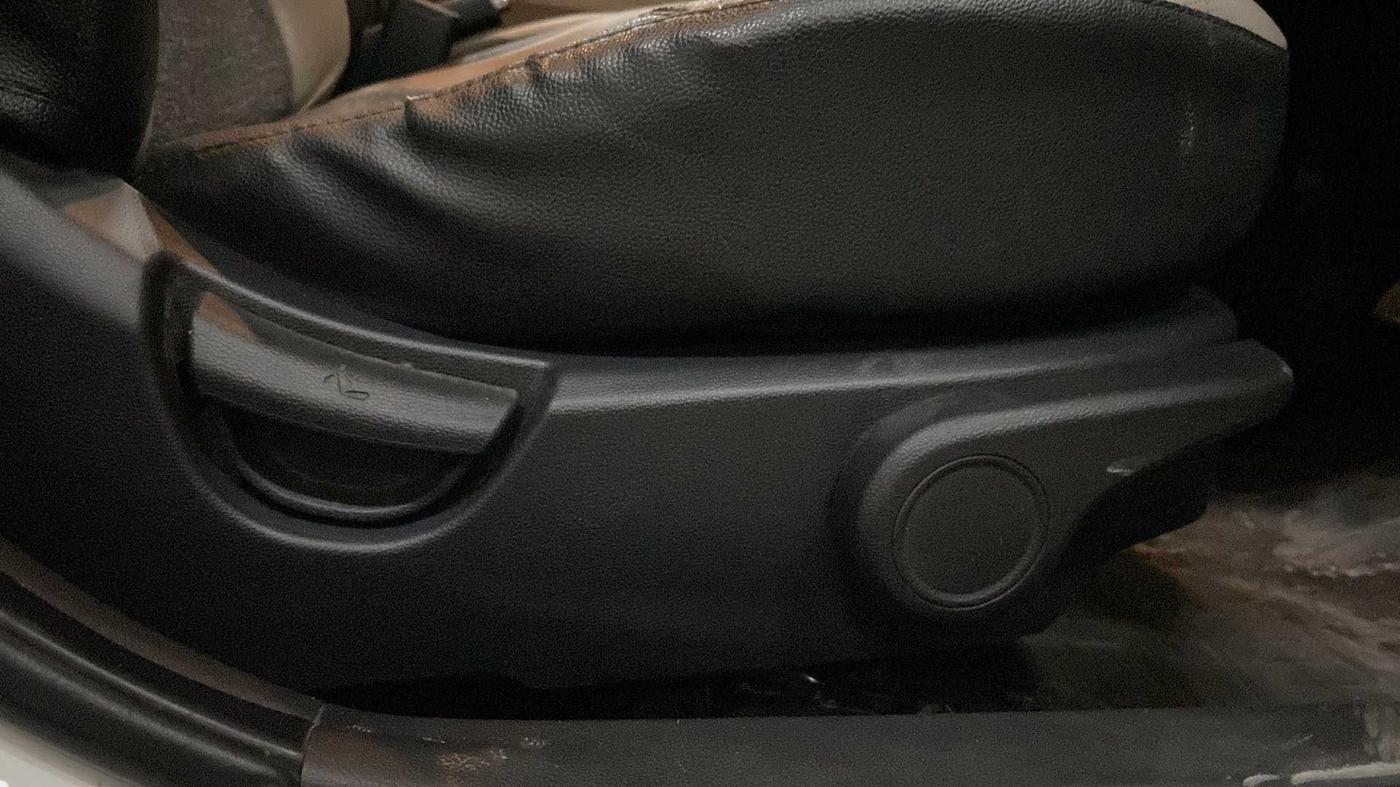 2018 Hyundai Xcent SX 1.2, Petrol, Manual, 49,214 km, Driver Side Adjustment Panel