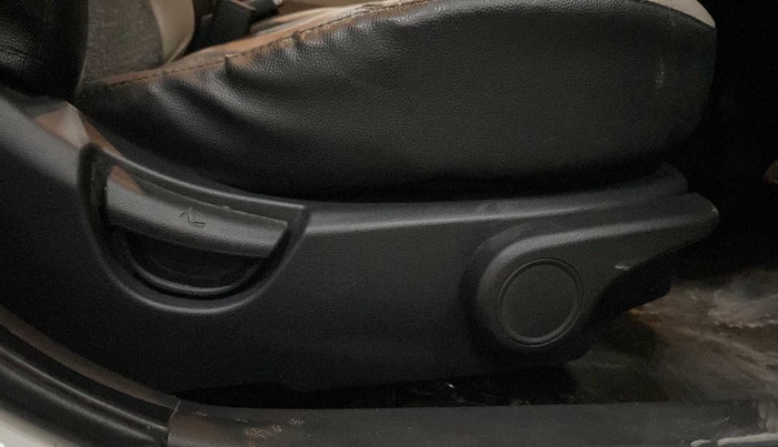 2018 Hyundai Xcent SX 1.2, Petrol, Manual, 49,214 km, Driver Side Adjustment Panel