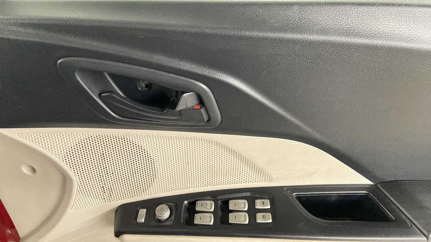 2019 Mahindra XUV300 W6 1.5 DIESEL, Diesel, Manual, 45,208 km, Driver Side Door Panels Control