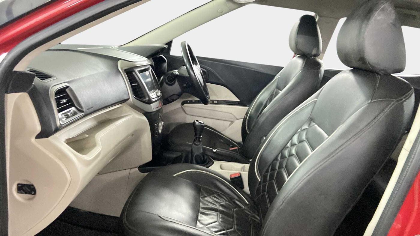 2019 Mahindra XUV300 W6 1.5 DIESEL, Diesel, Manual, 45,208 km, Right Side Front Door Cabin