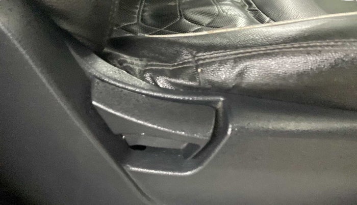 2019 Mahindra XUV300 W6 1.5 DIESEL, Diesel, Manual, 45,208 km, Driver Side Adjustment Panel