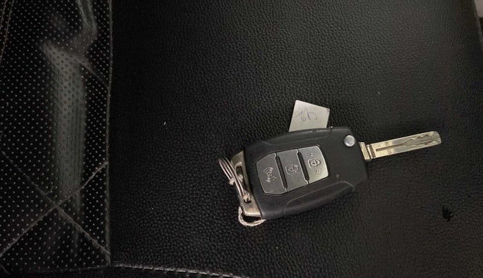 2019 Mahindra XUV300 W6 1.5 DIESEL, Diesel, Manual, 45,208 km, Key Close Up