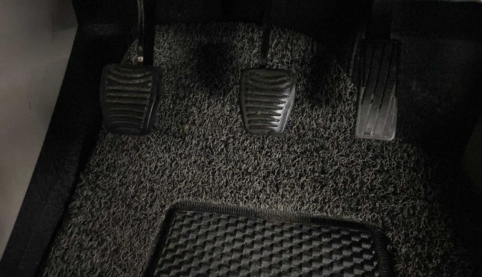 2019 Mahindra XUV300 W6 1.5 DIESEL, Diesel, Manual, 45,208 km, Pedals