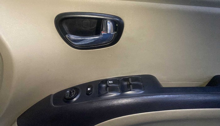 2010 Hyundai i10 MAGNA 1.2, Petrol, Manual, 80,356 km, Driver Side Door Panels Control