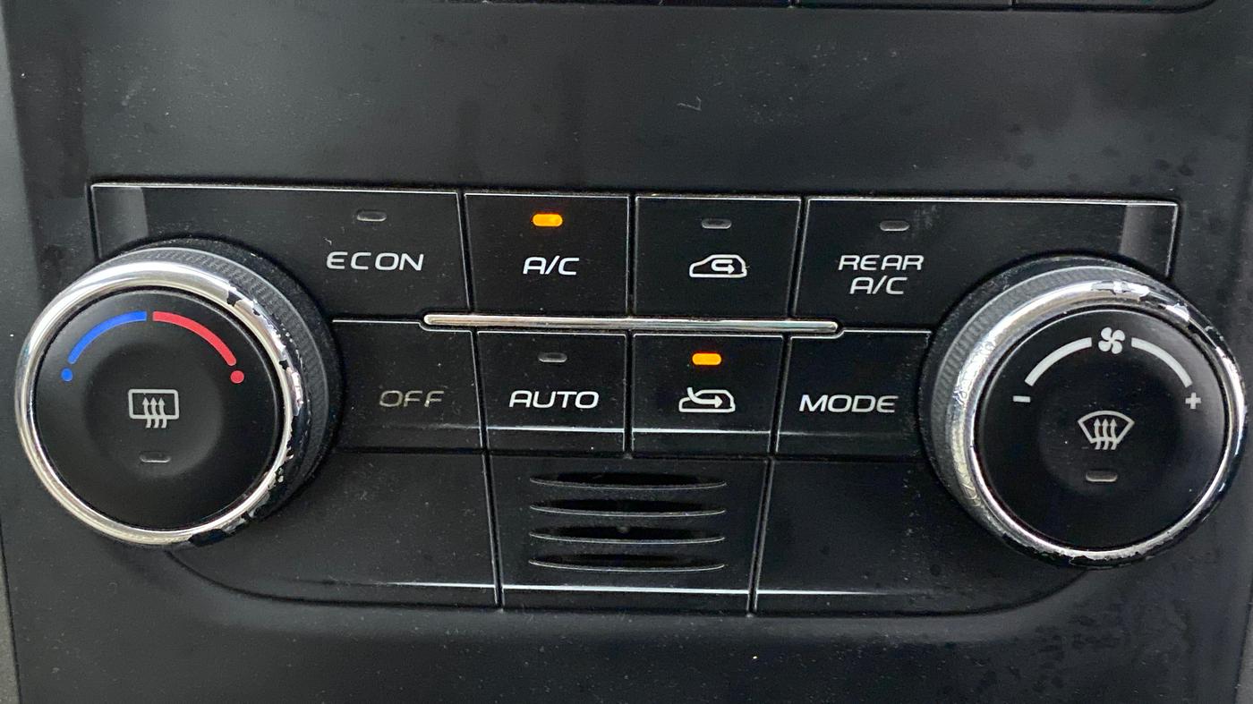 2016 Mahindra XUV500 W10 AT, Diesel, Automatic, 93,153 km, Automatic Climate Control