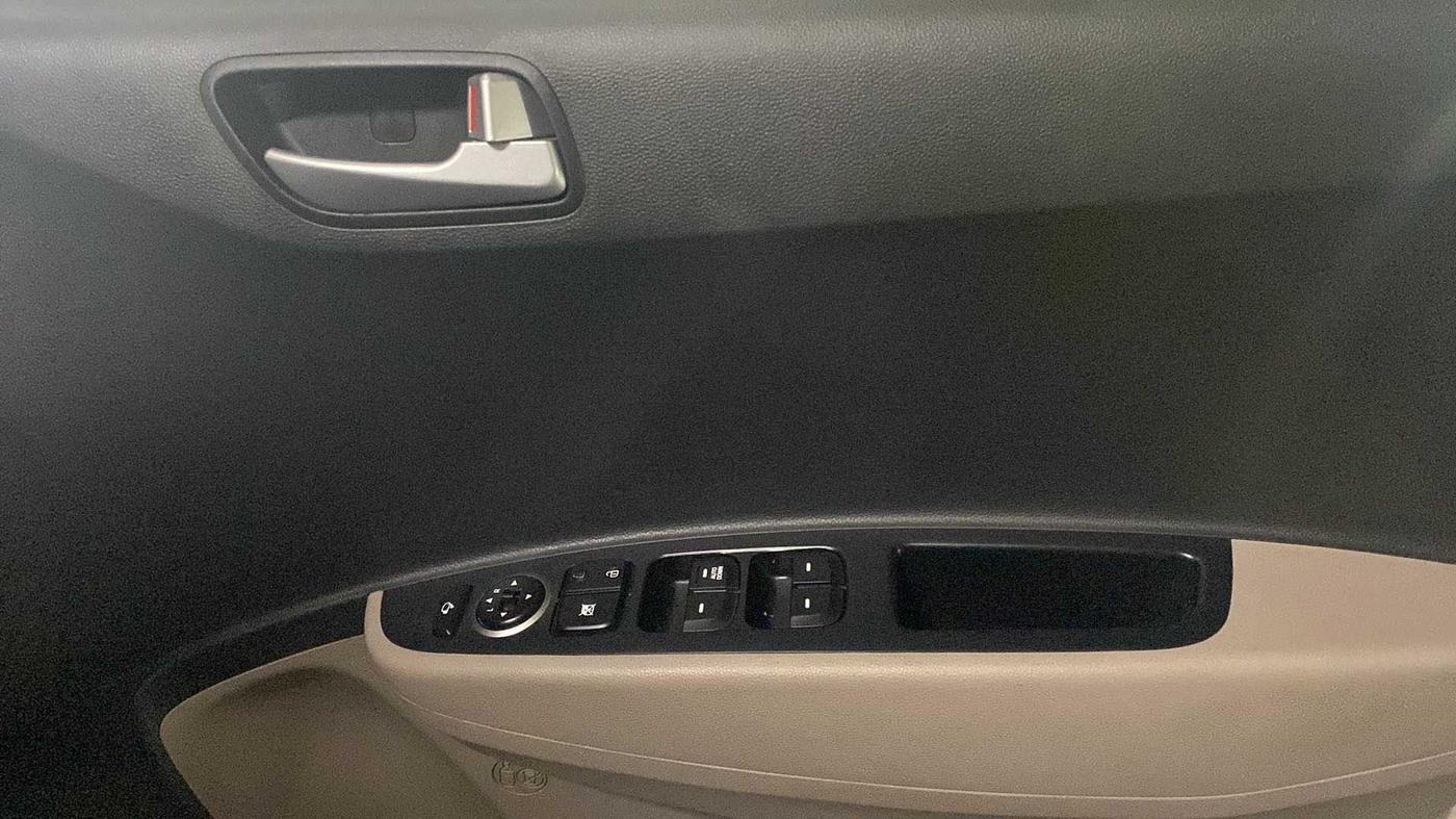 2018 Hyundai Grand i10 SPORTZ AT 1.2 KAPPA VTVT, Petrol, Automatic, 44,155 km, Driver Side Door Panels Control