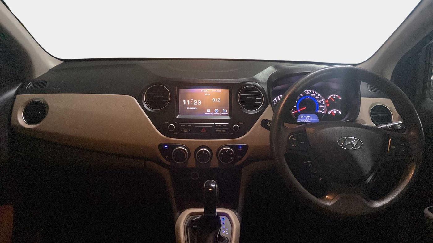2018 Hyundai Grand i10 SPORTZ AT 1.2 KAPPA VTVT, Petrol, Automatic, 44,155 km, Dashboard