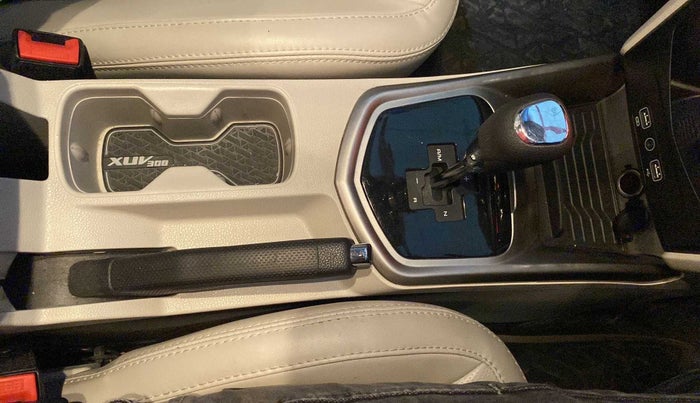 2021 Mahindra XUV300 W8 (O) 1.2 PETROL AMT, Petrol, Automatic, 21,041 km, Gear Lever