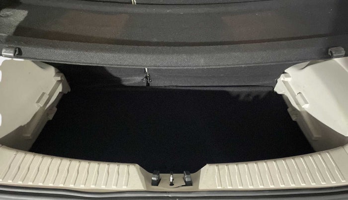 2021 Mahindra XUV300 W8 (O) 1.2 PETROL AMT, Petrol, Automatic, 21,041 km, Boot Inside