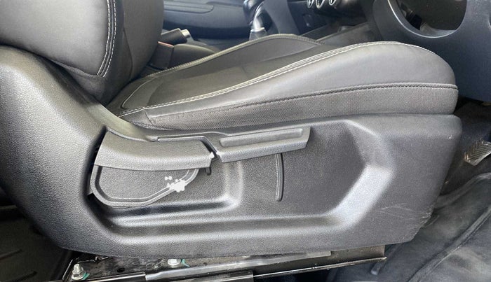 2020 Hyundai VENUE SX 1.5 (O) EXECUTIVE CRDI, Diesel, Manual, 21,480 km, Driver Side Adjustment Panel