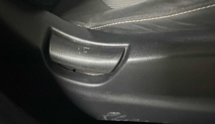 2017 Hyundai Creta E PLUS 1.6 PETROL, Petrol, Manual, 25,217 km, Driver Side Adjustment Panel
