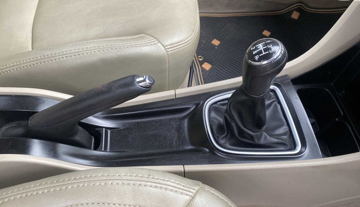 2018 Maruti Ciaz ZETA DIESEL 1.3, Diesel, Manual, 81,305 km, Gear Lever