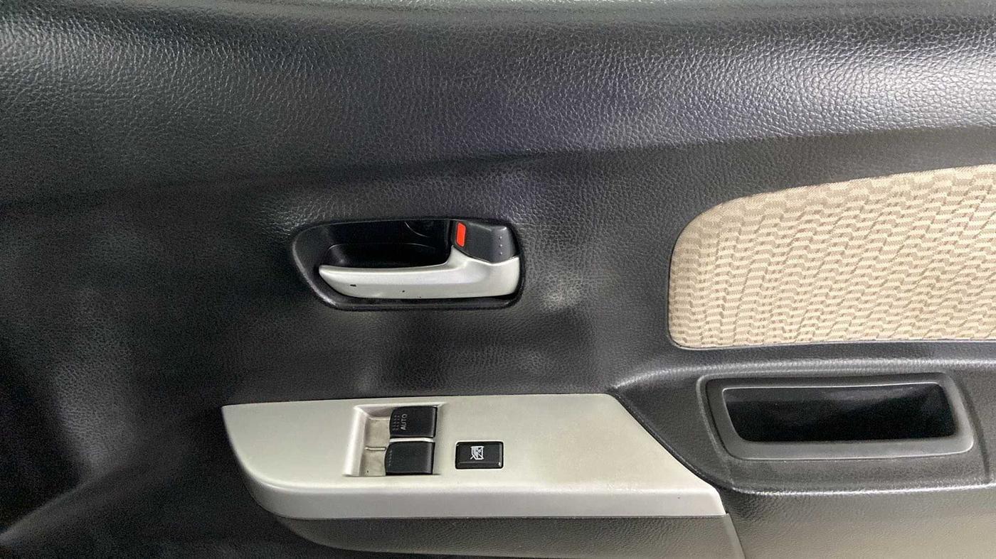 2018 Maruti Wagon R 1.0 LXI, Petrol, Manual, 19,765 km, Driver Side Door Panels Control