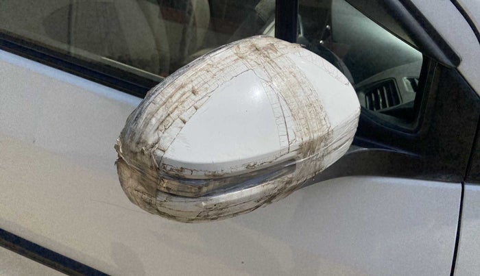 2014 Maruti Ertiga ZDI, Diesel, Manual, 1,00,227 km, Right rear-view mirror - Cover has minor damage