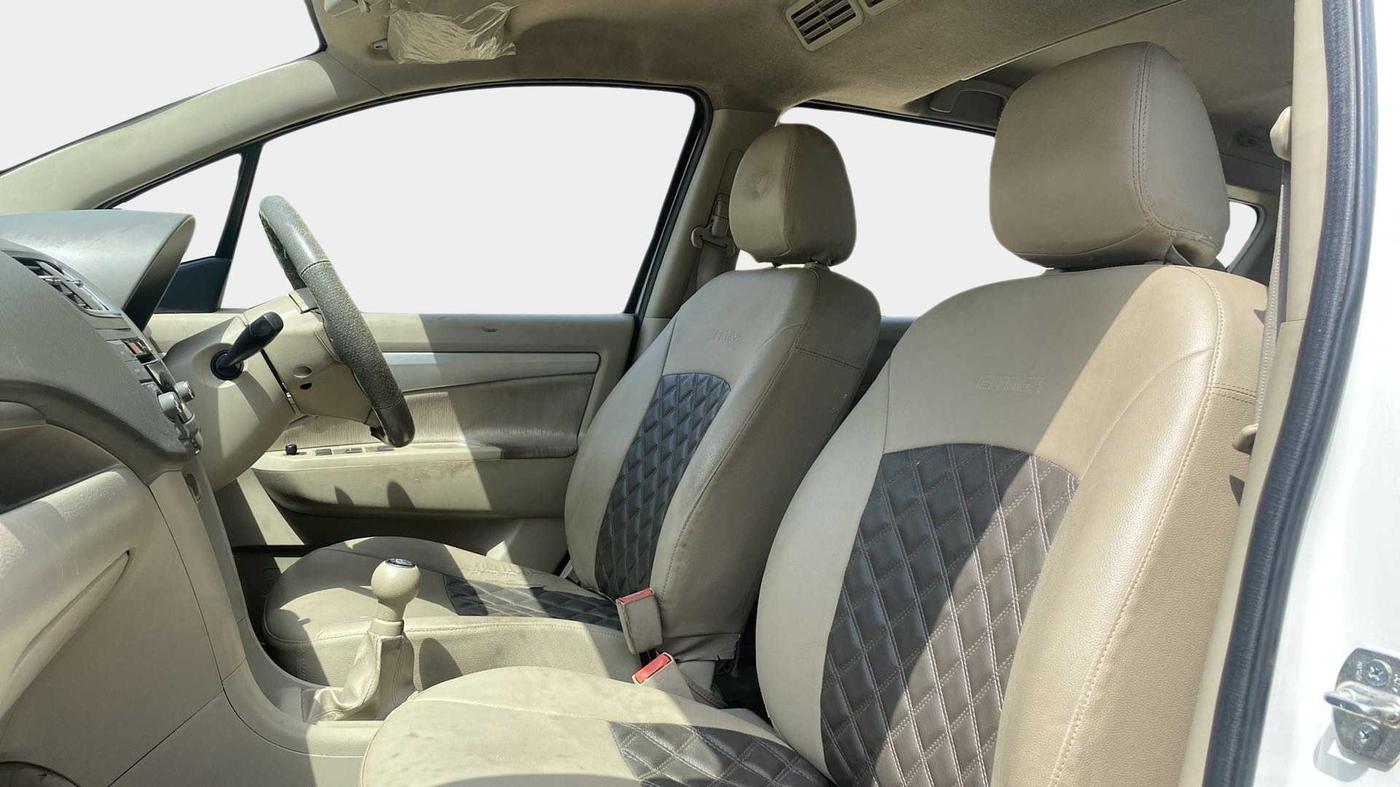 2014 Maruti Ertiga ZDI, Diesel, Manual, 1,00,227 km, Right Side Front Door Cabin