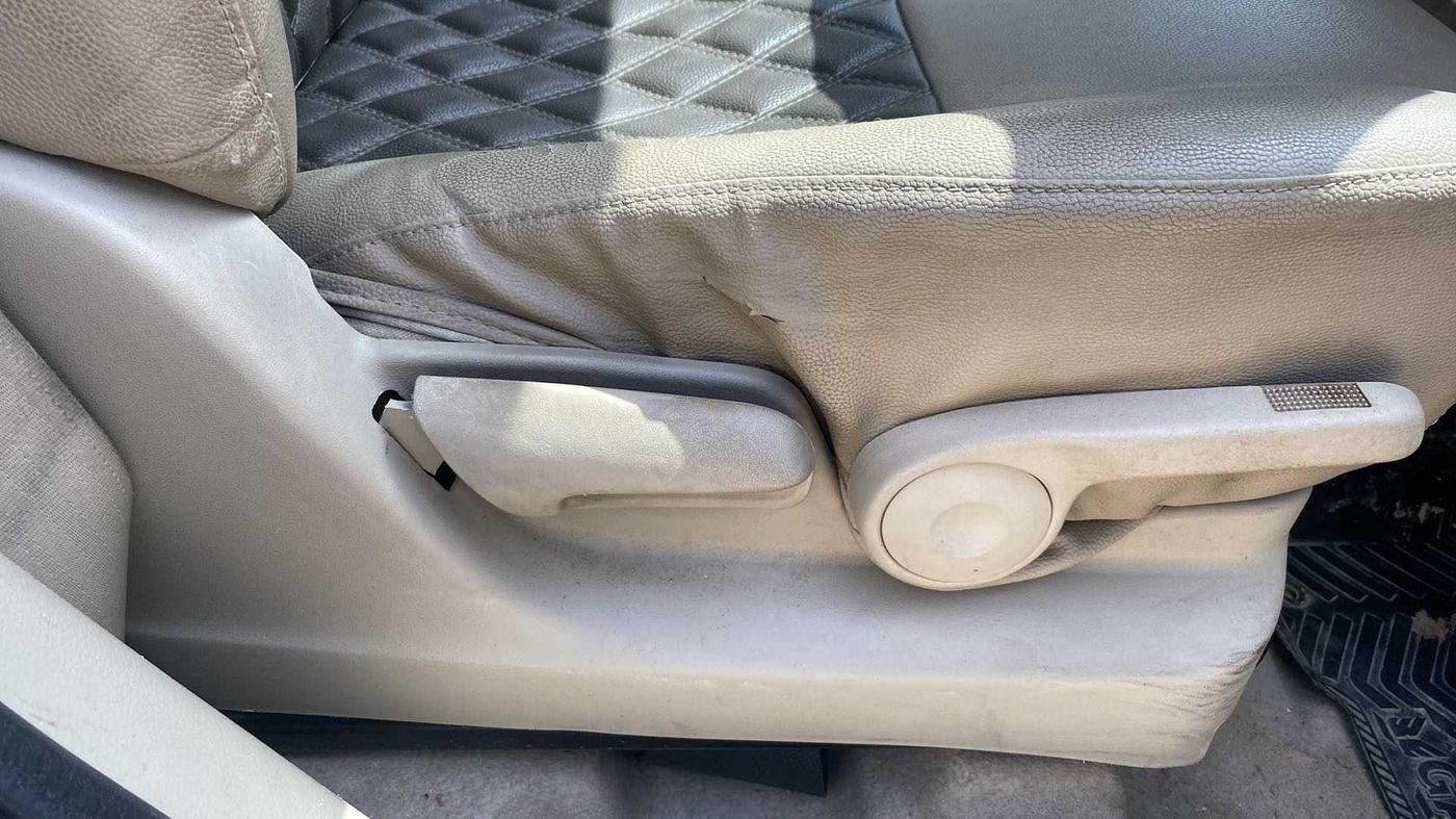 2014 Maruti Ertiga ZDI, Diesel, Manual, 1,00,227 km, Driver Side Adjustment Panel
